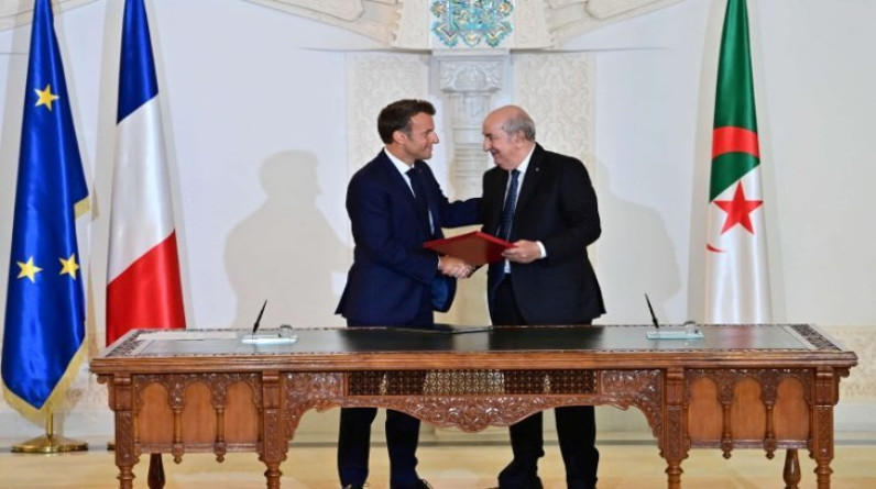 لوفيغارو: توترات شديدة بين باريس والجزائر بشأن التأشيرات والتصاريح القنصلية