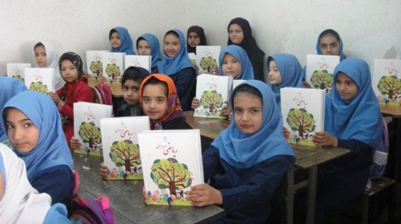 بأمر خامنئي.. تغيير محتوى 200 كتاب مدرسي في إيران