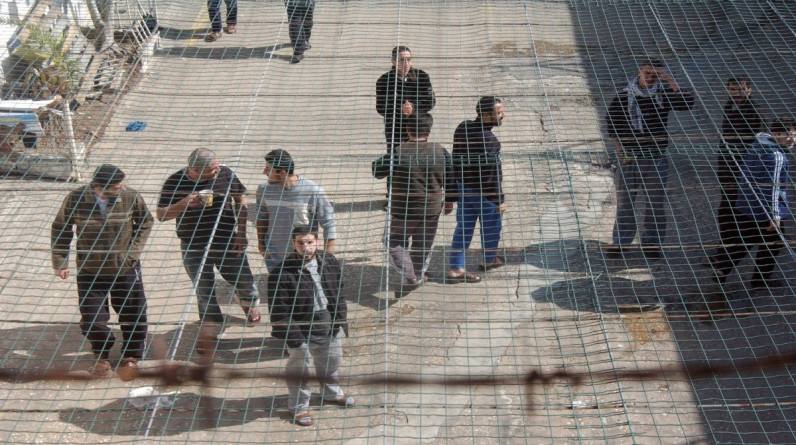 الأسرى الفلسطينيون يتخذون خطوات تصعيدية ضد “بن غفير”، وحماس تحذر: المعركة لن تبقى داخل أسوار السجون