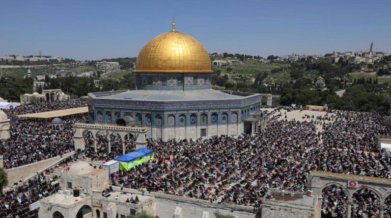 حماس: الشعب الفلسطيني يشكل خط الدفاع عن القدس والأقصى المبارك