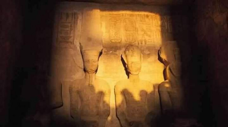 مصر : تعامد الشمس على وجه الملك الفرعوني "رمسيس"