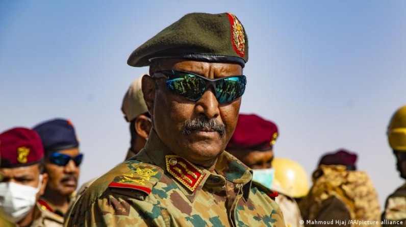 البرهان يصدر قراراً بتجميد حسابات “الدعم السريع” وشركاتها في جميع بنوك السودان