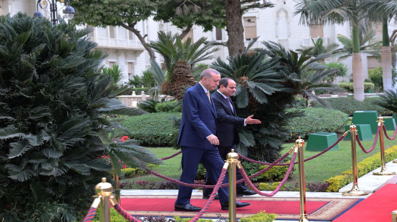 "ميدل إيست آي": لماذا تنهي مصر وتركيا خلافًا دام عقدًا من الزمن؟