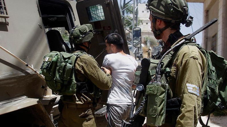 بينهم قيادي في حماس- الاحتلال يعتقل ١٥ مواطنا من الضفة