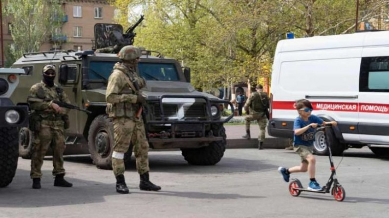بريطانيا: روسيا تنشر 22 مجموعة قتالية قرب إيزيوم في أوكرانيا