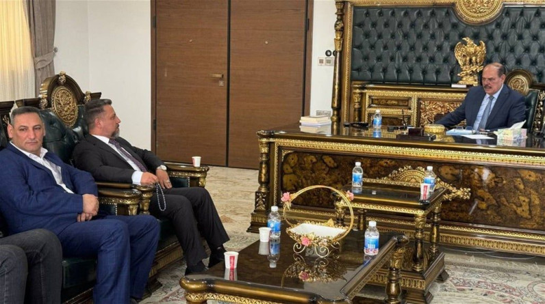 رئيس كتلة صادقون النيابية يزور نقابة الصحفيين العراقيين ويشيد بأدائها