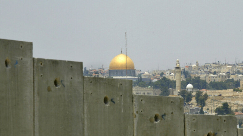 منظمة هيومن رايتس: جدار الفصل الإسرائيلي يقيد سبل العيش في الضفة