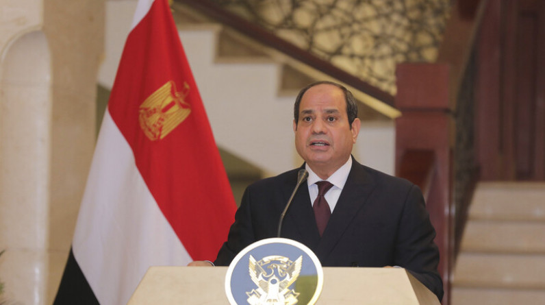 السيسي يترأس اجتماع المجلس الأعلى للقوات المسلحة غداة الهجوم الإرهابي في سيناء