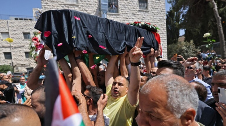 "حماس" تدين اعتداء قوات الاحتلال على المشاركين بجنازة شيرين أبو عاقلة