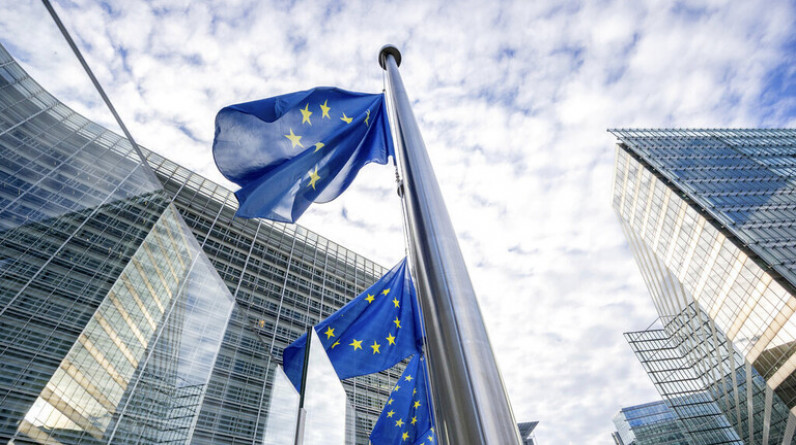 الاتحاد الأوروبي ينفي نيته تخفيض تمويل "الأونروا"