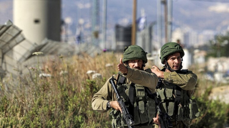 جيش الاحتلال يعتقل 13 فلسطينيا في أنحاء الضفة الغربية