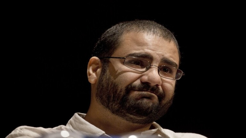 أسرة الناشط عبد الفتاح تؤكد نقله إلى سجن جديد