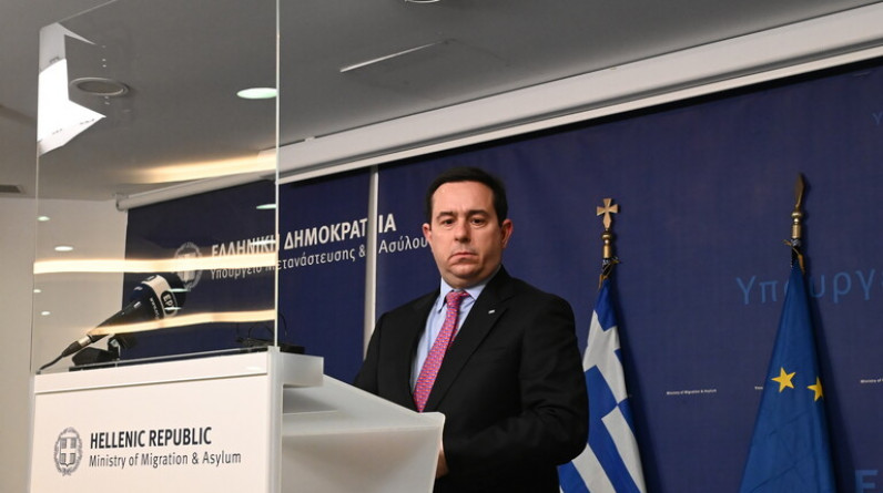 وزير يوناني: أثينا تخطط لأعمال توسعة كبيرة لجدار حدودي مع تركيا