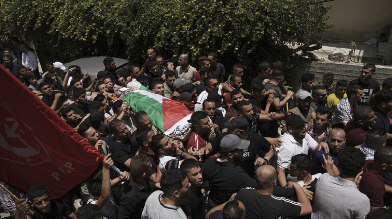 قوات الاحتلال تهاجم جنازة غفران وراسنة قضت برصاص الجيش