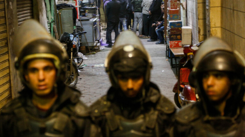 شاب مصري يرتكب "مذبحة مرعبة" بحق 5 من أفراد أسرته والأمن يتحرك