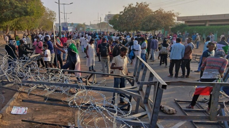 السودان.. مقتل متظاهر في احتجاجات جديدة تطالب بالحكم المدني