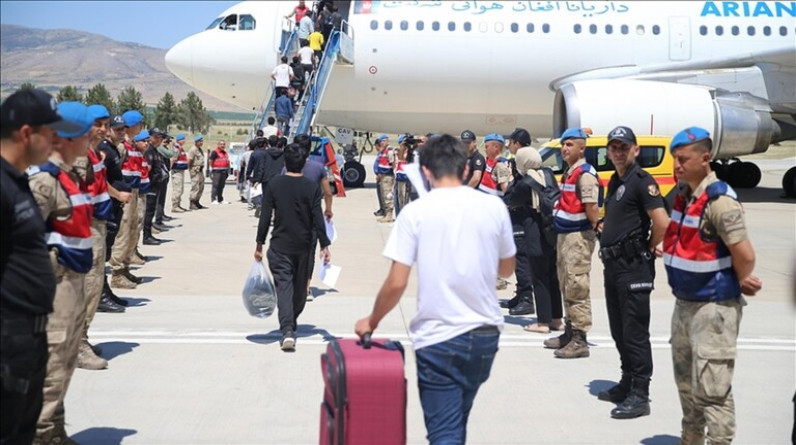 تركيا تعيد 454 مهاجرا إلى أفغانستان