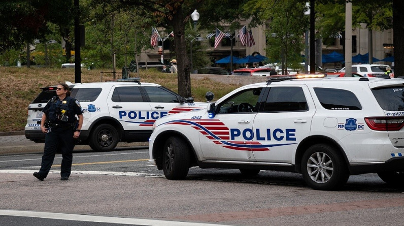 شرطي خارج الخدمة يقتل رجلا في إطلاق نار بالعاصمة الأمريكية