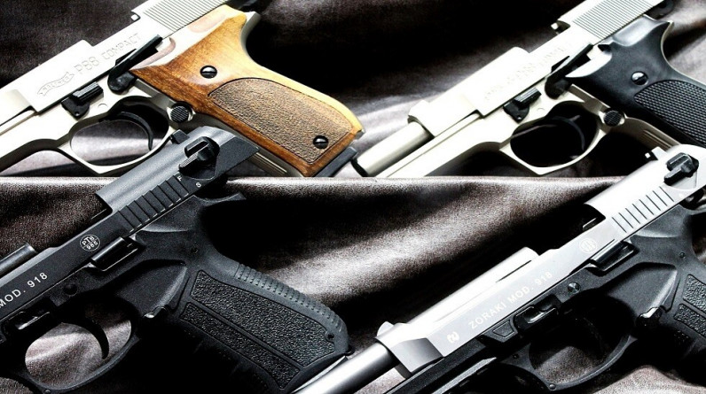 شرطة ميامي تشتري الأسلحة غير المرخصة لدعم أوكرانيا بها