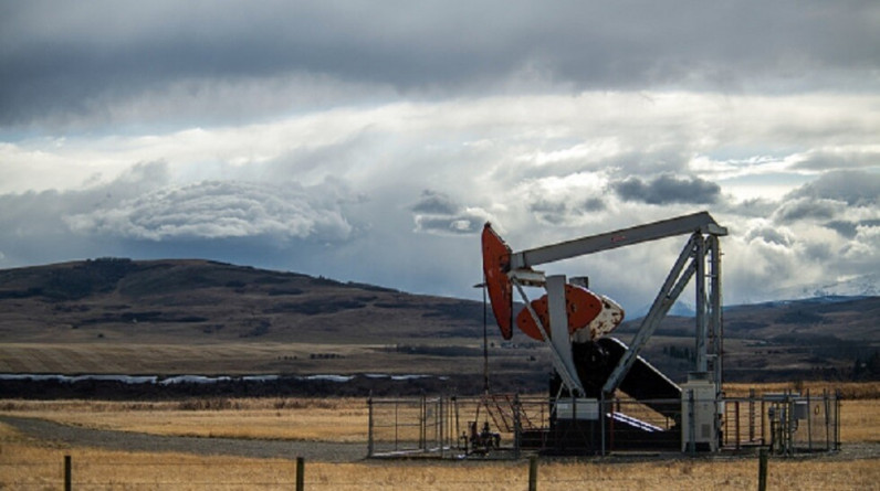 كندا تدرس تمديد الجدول الزمني لخفض انبعاثات صناعة النفط