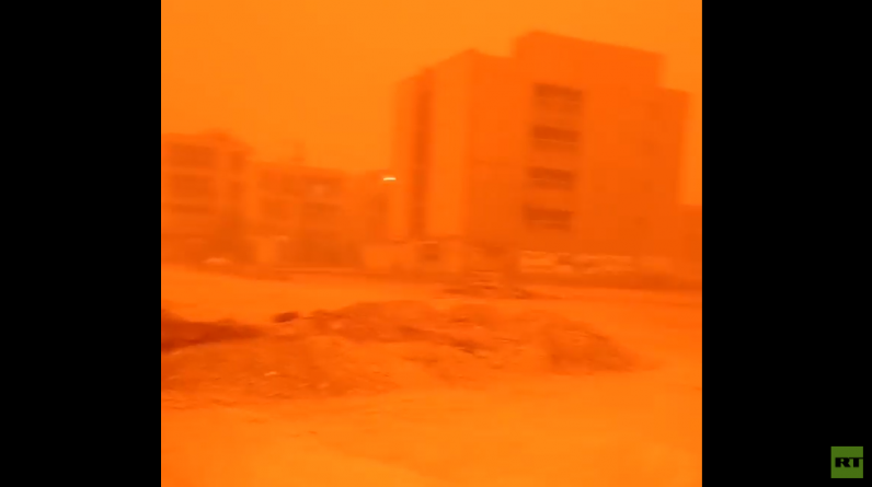 عاصفة "مونسون" تجتاح جنوب إيران ومصرع شخصين جراء الصواعق