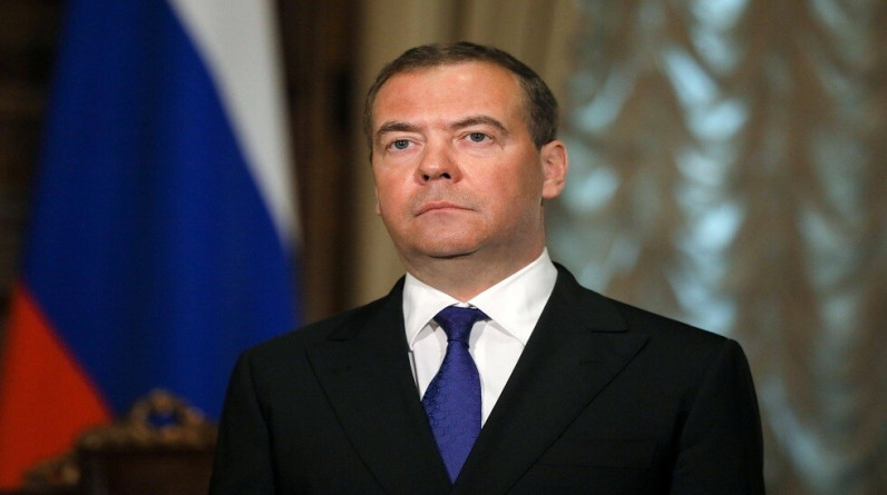 ميدفيديف: قواتنا المسلحة ستتولى إعادة الأصول الروسية التي صادرتها كييف