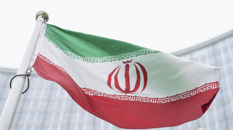 مستشار الوفد الإيراني بمفاوضات فيينا يكشف عن شرط إحراز أي تقدم في المفاوضات الحالية