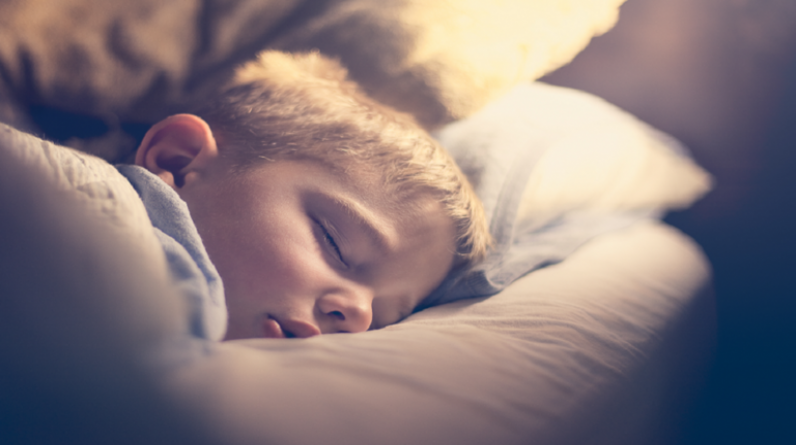 دراسة تكشف تأثير قلة النوم لدى الأطفال على تطور أدمغتهم!