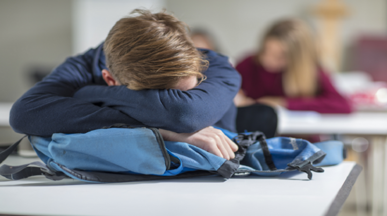 دراسة تكشف أثر نوم المراهقين على احتمال إصابتهم بالسمنة!