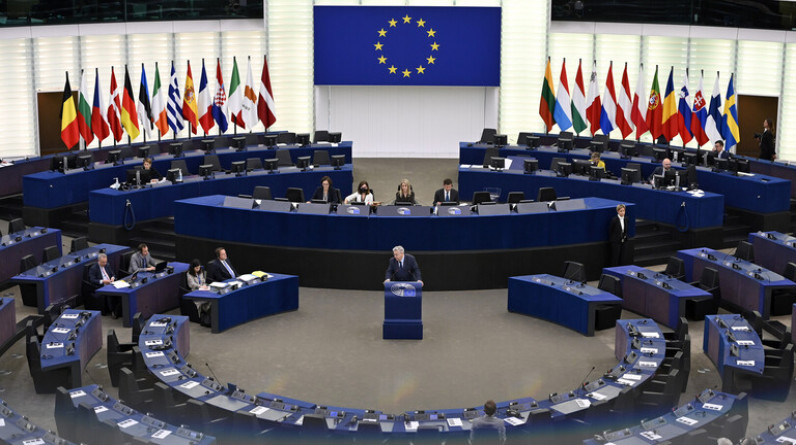 البرلمان الأوروبي يقترح صياغة آلية لمصادرة الأصول الروسية المجمدة