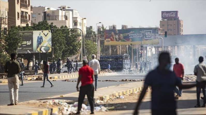 السودان..الأمن يطلق الغاز المسيل للدموع لتفرقة متظاهرين في الخرطوم