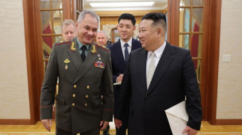 وزير الدفاع الروسي يلتقي زعيم كوريا الشمالية ويسلمه رسالة من بوتين
