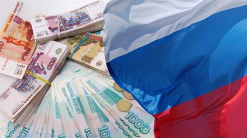 لوموند: الاقتصاد الروسي مُعدّ للبقاء مكتفياً ذاتياً لكنه اهتز بسبب تجميد احتياطيات البنك المركزي