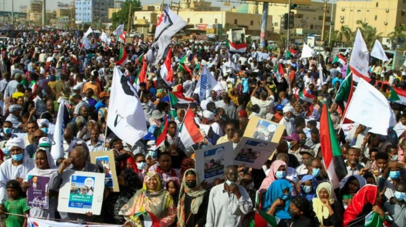السودان.. تصعيد في الخرطوم بعد مقتل 3 وإصابة العشرات