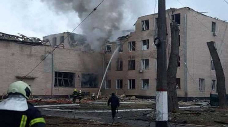 أوكرانيا: مقتل العشرات من الجنود والمدنيين..وقتل “50 روسيا” وإسقاط 6 طائرات روسيةـ