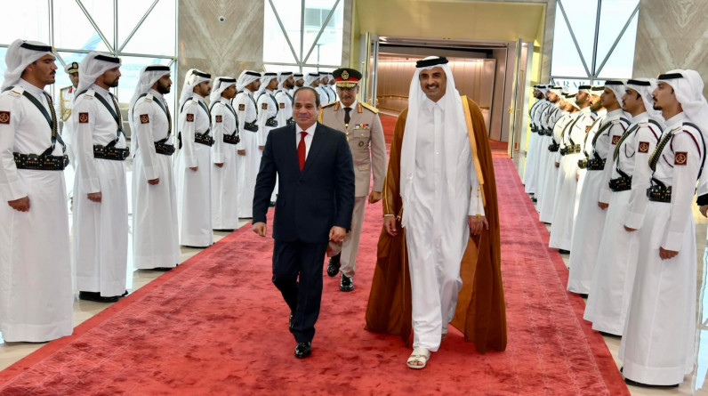 ما دلالات زيارة السيسي إلى الدوحة وهل تسعى قطر للوساطة بين تركيا ومصر