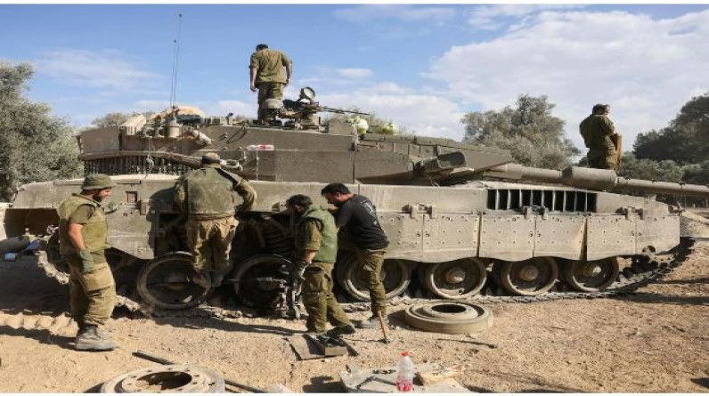 القسام تستهدف طائرة مروحية ودبابتين وجنود في كمائن نوعية بغزة