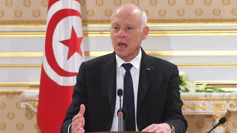 تونس : قيس سعيد.. يعفي رئيس الإذاعة من منصبه