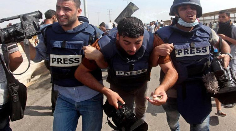 نقابة الصحفيين الفلسطينيين: 350 جريمة بحق الزملاء منذ بدء العدوان