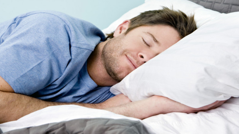 ما هو عدد الساعات الأمثل للنوم لصحة الدماغ؟