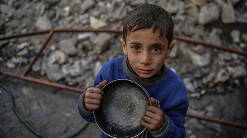 «نيويورك تايمز»: لا غذاء ولا ماء.. قطاع غزة في ظروف صعبة