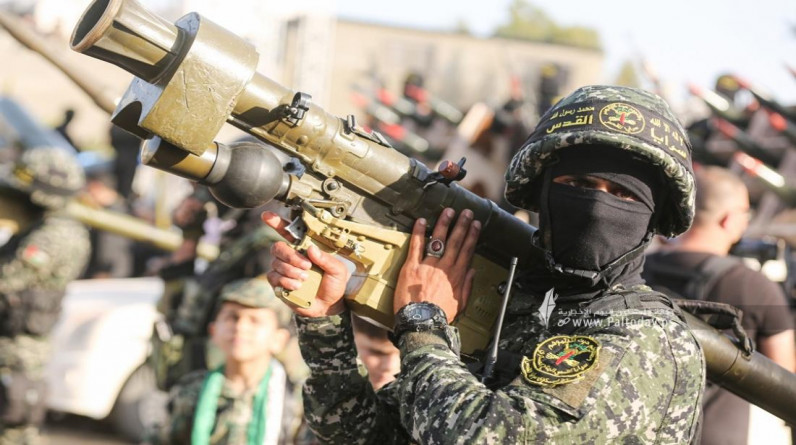 ضباط إسرائيليون: فصائل غزة أعادت بناء ترسانة مقذوفاتها وورشات تصنيعها