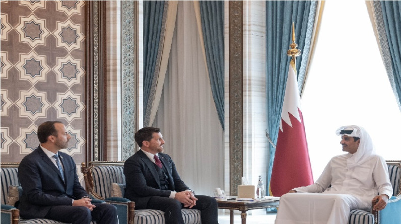 أمير قطر يبحث مع نواب أمريكيين المستجدات الإقليمية والدولية