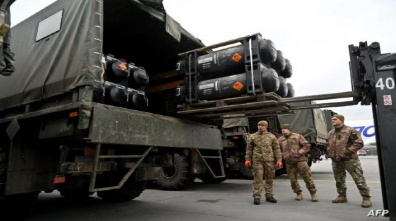 “راجمات هيمارس ومروحيات وصواريخ جافلين” آخر المساعدات العسكرية الأمريكية التي تصل أوكرانيا وروسيا تُحذر من النتائج