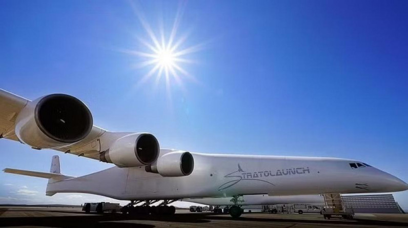 تحليق أضخم طائرة في العالم حاملة طائرة أسرع من الصوت‎‎