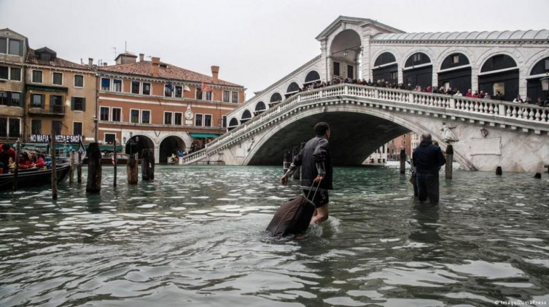 فيضانات إيطاليا.. 10 وفيات وأعمال بحث عن مفقودين
