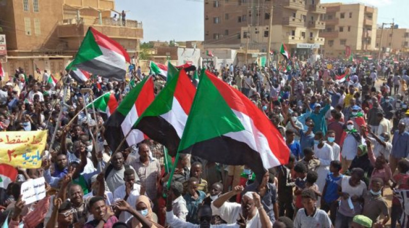 تمسكوا بالوثيقة الدستورية.. قوى سياسية في السودان تجيز "إعلانا سياسيا" للفترة الانتقالية