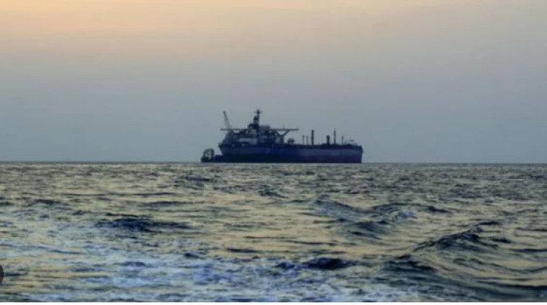 هيئة بحرية: اقتراب زوارق من سفينة تجارية قرب عدن باليمن