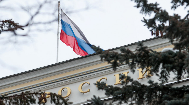 سبوتنيك: دبلوماسيون وموظفون بالقنصلية الروسية في أوكرانيا بدأوا مغادرة كييف