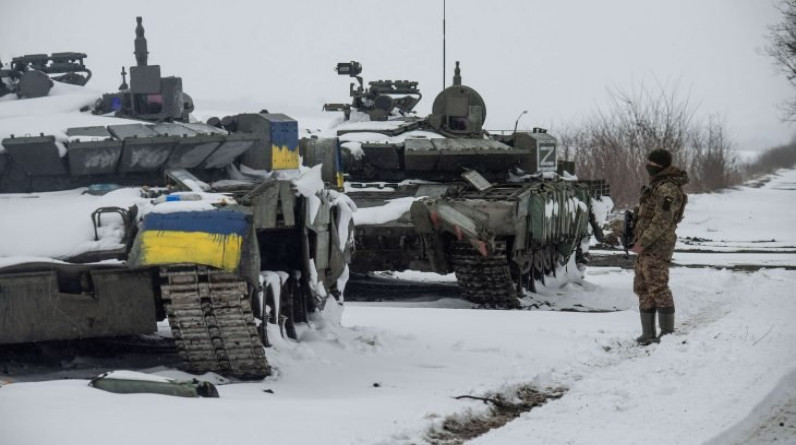 روسيا تعلن فتح “ممرات إنسانية” للمدنيين.. والجيش الأوكراني يتهمها بالاستعداد لاقتحام كييف